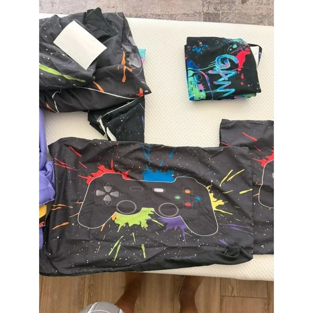N/A black comforter